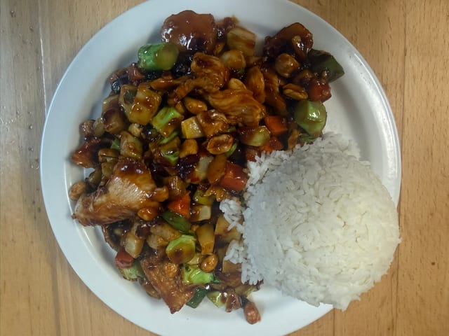 Dinner Combo #5 Kung Pao Chicken, Egg Roll.